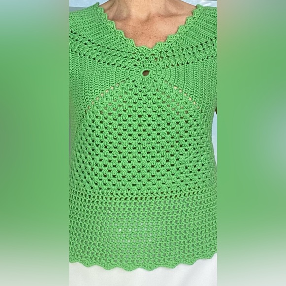 Hand crocheted sleeveless top EUC - Picture 8 of 8